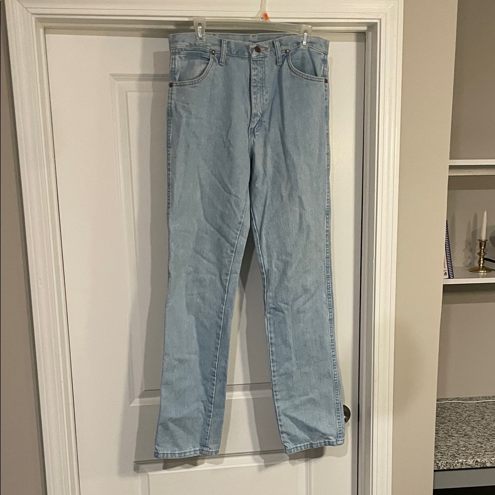 Wrangler Men's Light Wash 32x34 Cowboy cut